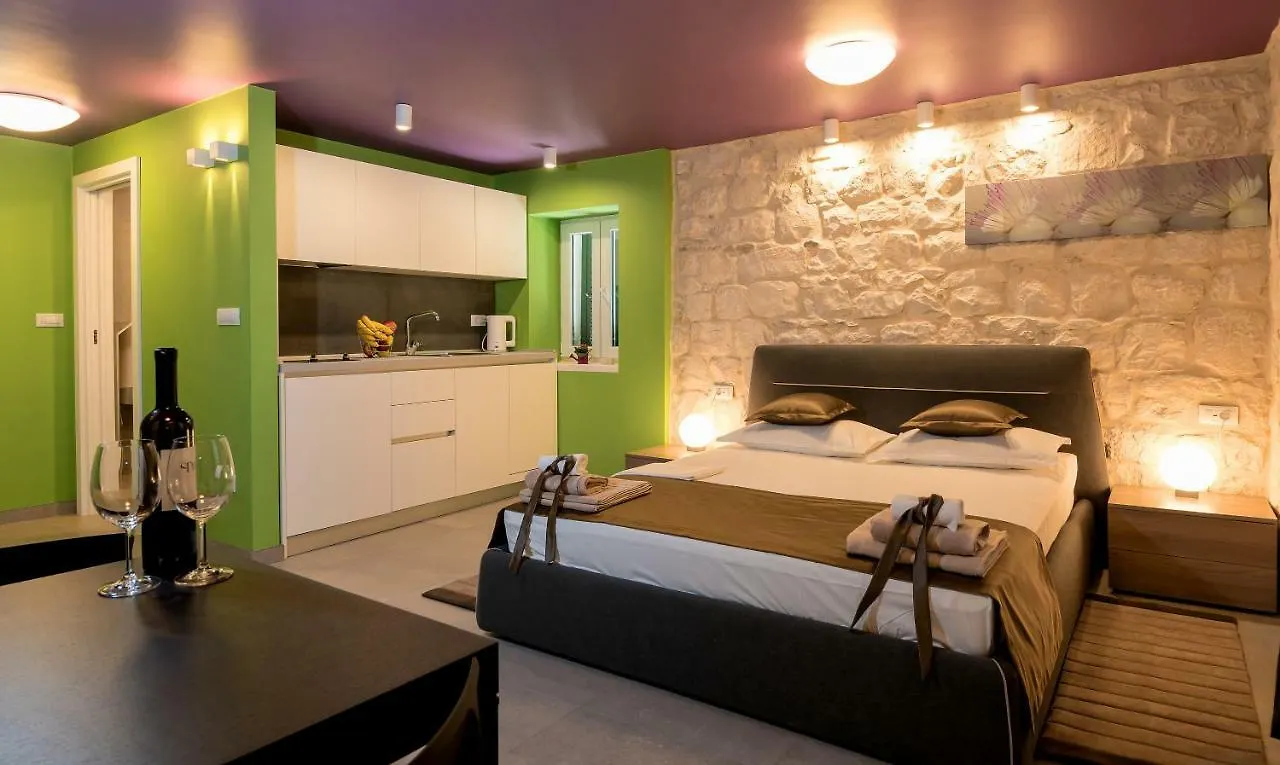 Annie'S Stone Studio & Room Split Apartamento